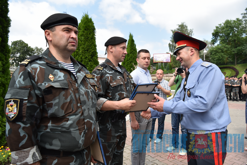 Милиционерам, которые проявили себя во время «Славянского базара в Витебске», были вручены ценные подарки, почетные грамоты УВД и местной власти