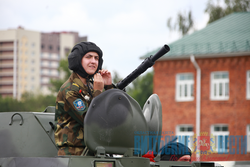 Витебские десантники получили новые боевые машины и современные образцы оружия