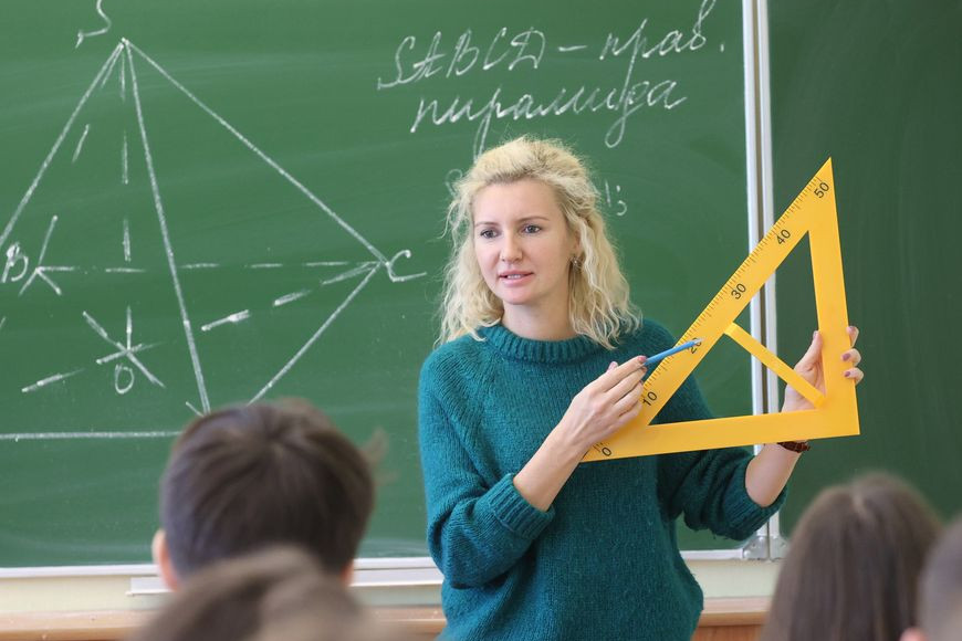 Учитель математики витебской СШ №31 Наталья Щеглова: «Занимаясь  математикой, вы будете совсем не задачки решать, а воспитывать свой  характер. Это как со спортом, только там тренировка тела, а здесь – ума»