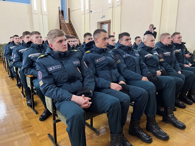 В Москве курсанты и студенты Академии ГПС МЧС России приняли Присягу и дали торжественную Клятву