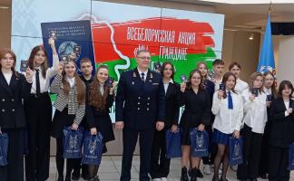Генпрокурор Беларуси вручил паспорта юношам и девушкам. Представительница Витебской области поделилась впечатлениями от участия в мероприятии