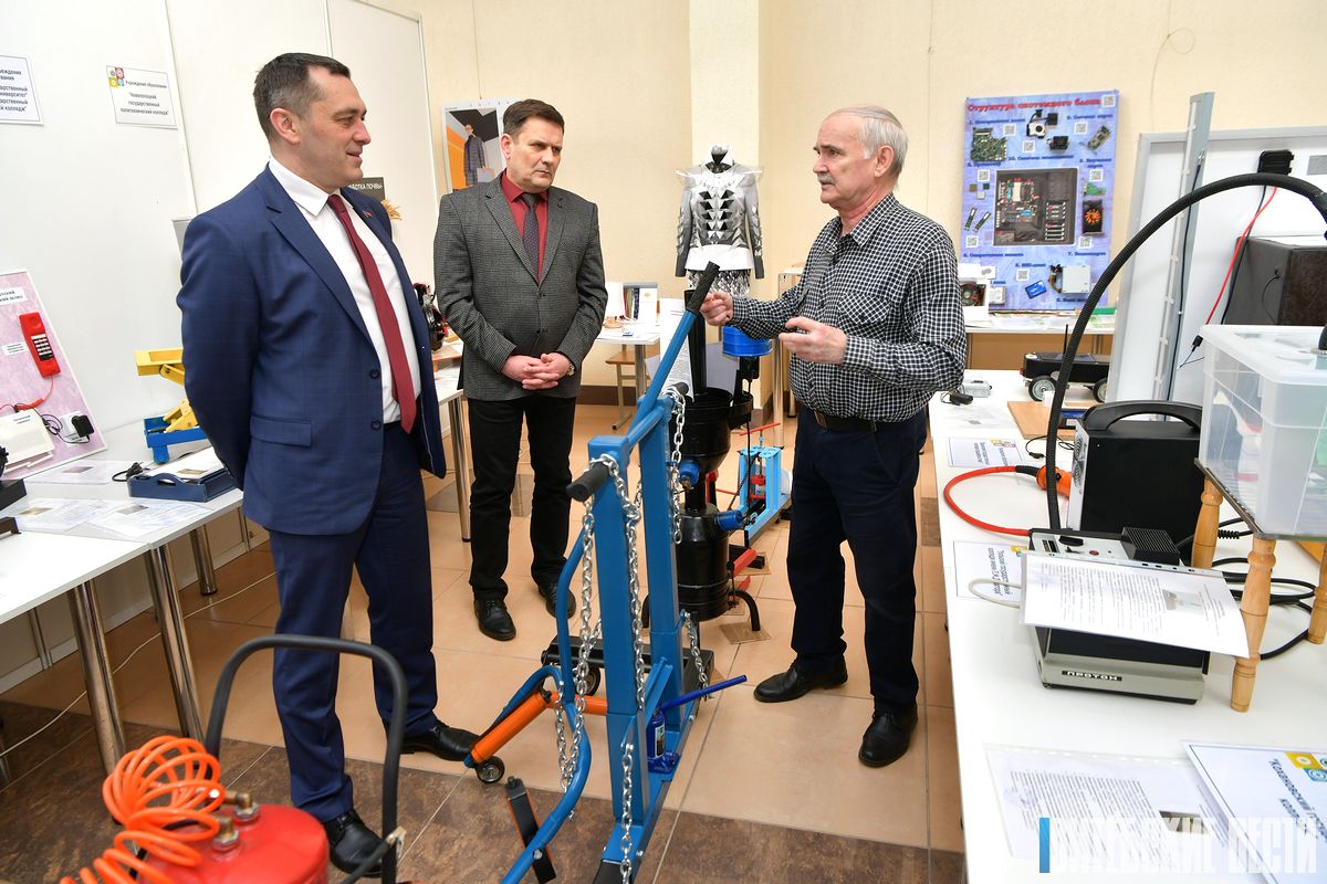 Александр Субботин посетил выставку инновационного и технического творчества учащихся и работников учреждений образования Витебской области