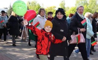 В Чашникском районе эстафету праздничных мероприятий начало шествие «Беларусь помнит. Помним каждого»