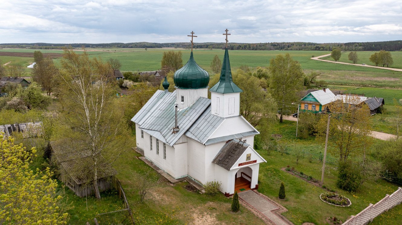 40 км до райцентра: как жители агрогородка Краснолуки в Чашникском районе борются за магазин и транспорт
