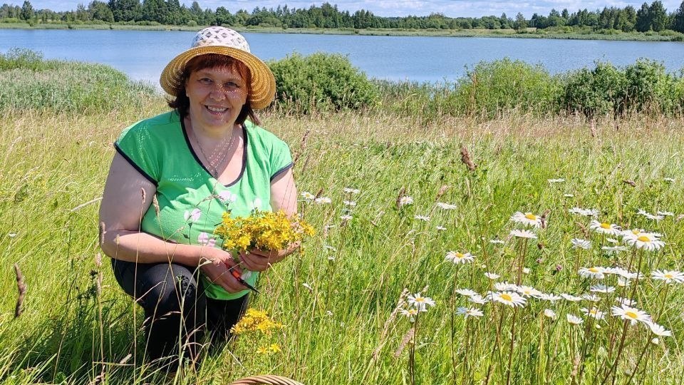 В гармонии с природой. Как травница Мария из Глубокского района собирает оздоровительные чаи