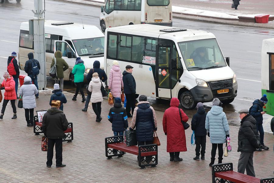 Каждый пассажир на вес рубля, или Как маршрутчики в Витебске делят пассажиров
