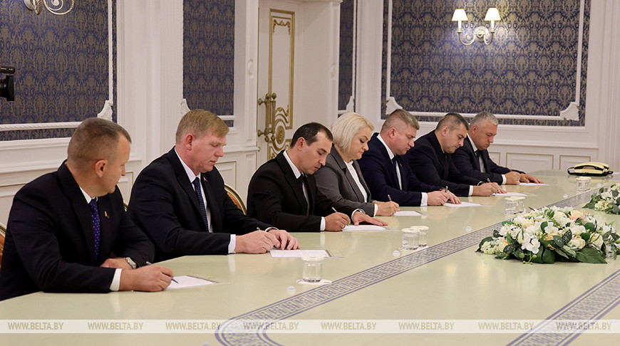 Александр Лукашенко пообещал жестко спросить с местной вертикали за реализацию инвестпроектов в регионах