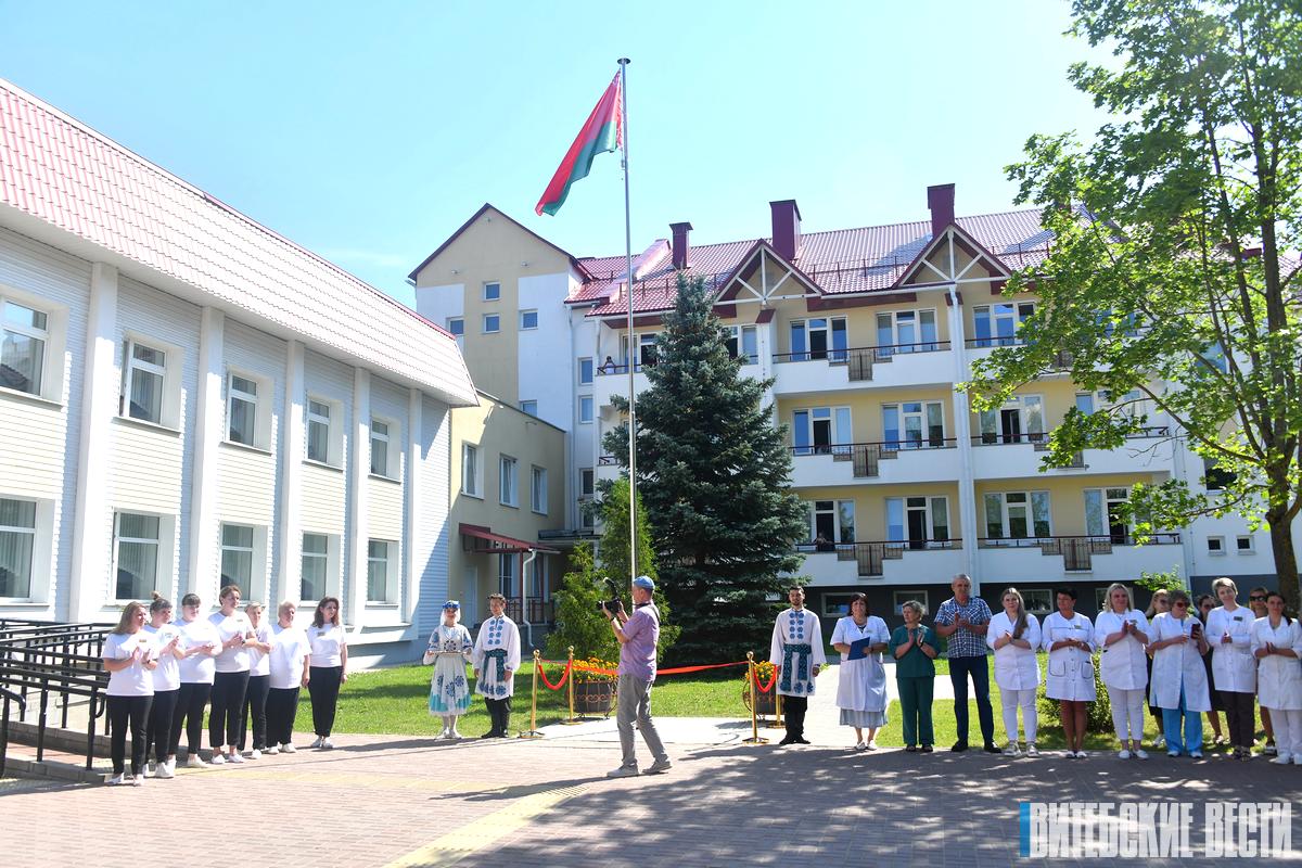 Флагшток с Государственным флагом Республики Беларусь и завершение реконструкции блока лечебного корпуса в «афганском» центре – подарок ко Дню Независимости
