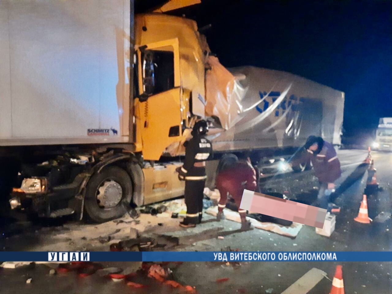 На трассе М1 фура въехала в большегруз, погиб дальнобойщик