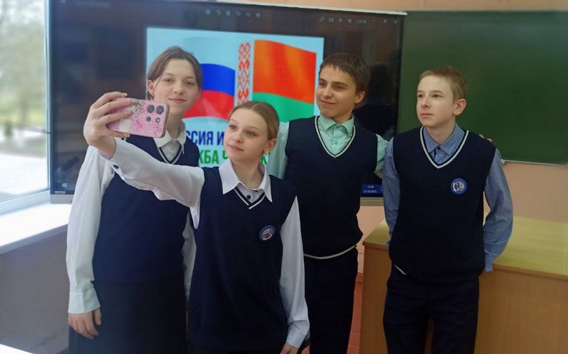 "От Смоленска до Мурманска: как телемосты с Россией расширяют границы образования в Мошканской средней школе им. А. Горовца