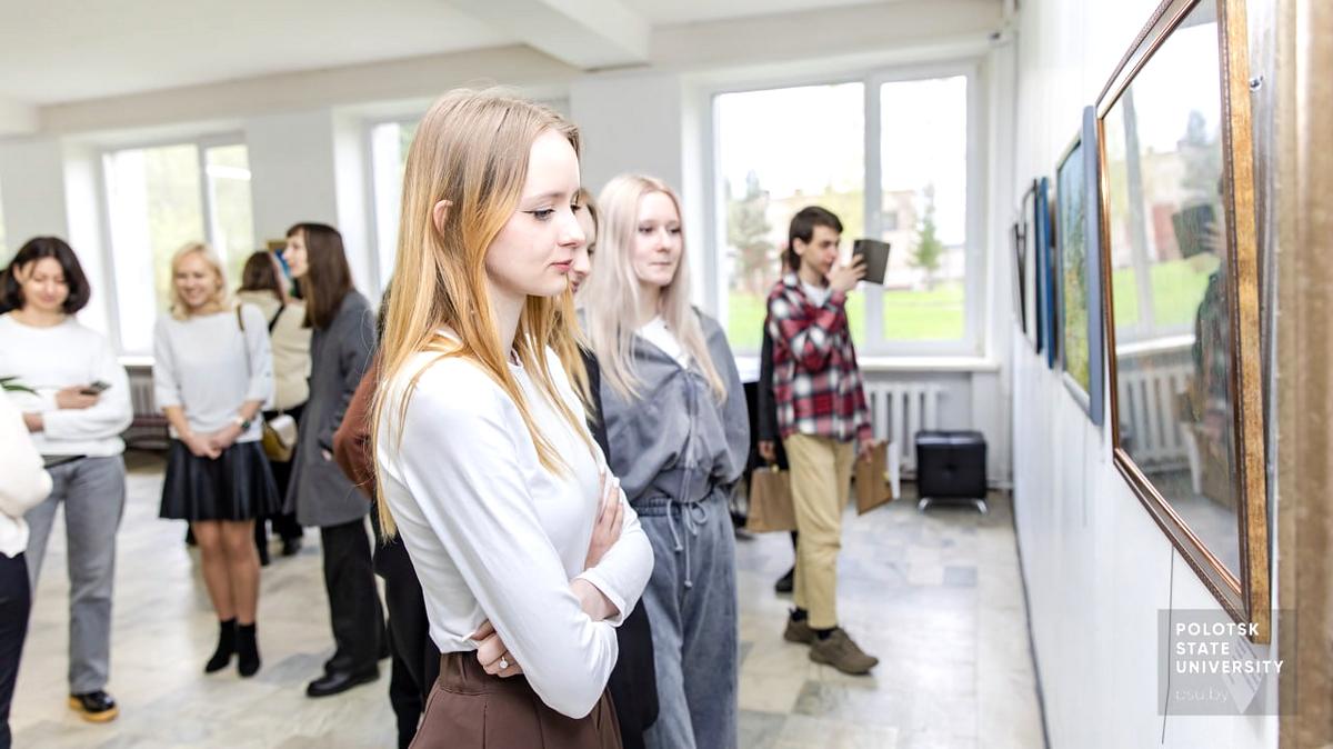 В ПГУ открыли выставку Международного конкурса творческих работ «Портрет родного дома»