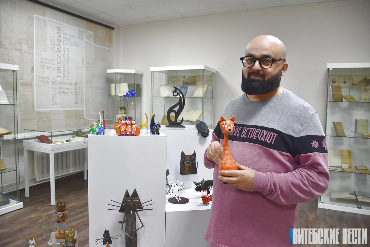 «Коты-путешественники»: в Витебске открылась необычная выставка