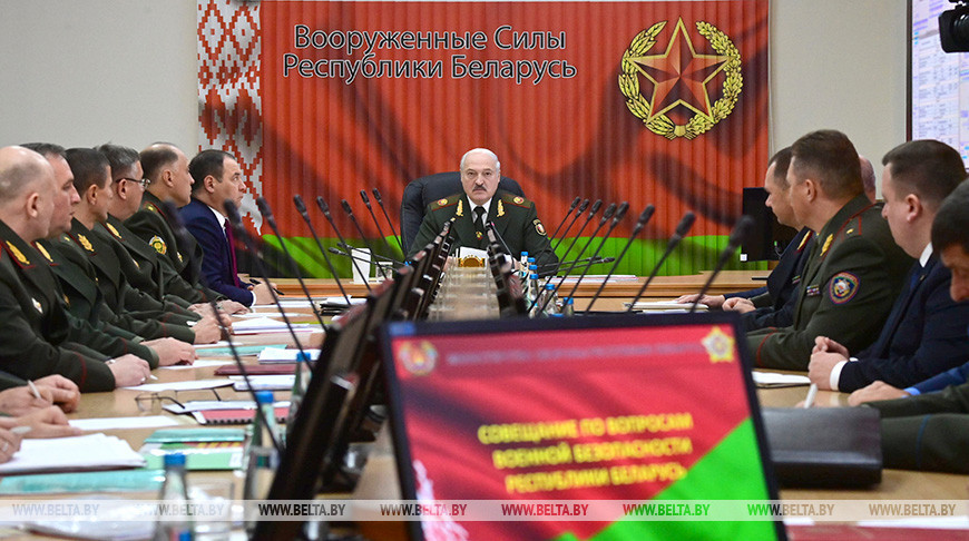 Александр Лукашенко поручил проинформировать широкую общественность о складывающейся военно-политической обстановке