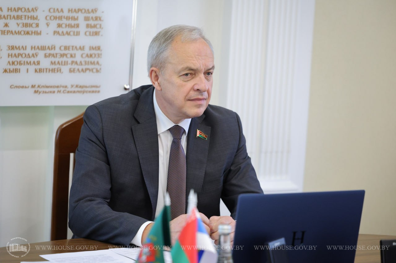 Игорь Сергеенко поздравил работников сферы образования и ветеранов педагогического труда с Днем учителя
