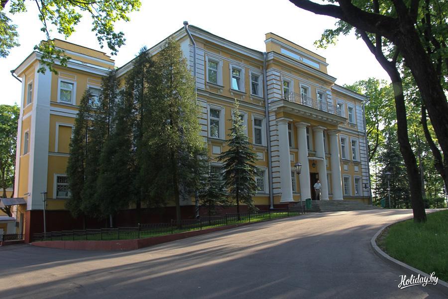 Витебчане прислали более 300 предложений  о возможном использовании губернаторского дворца и бывшего здания Октябрьского райотдела милиции на улице Суворова