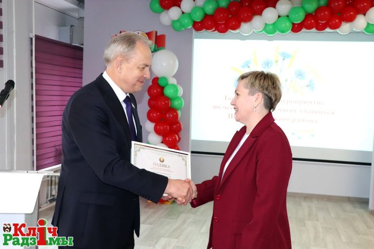 В шарковщинской средней школе №1 с участием Игоря Сергеенко прошло торжественное чествование победителей олимпиад и лучших учащихся
