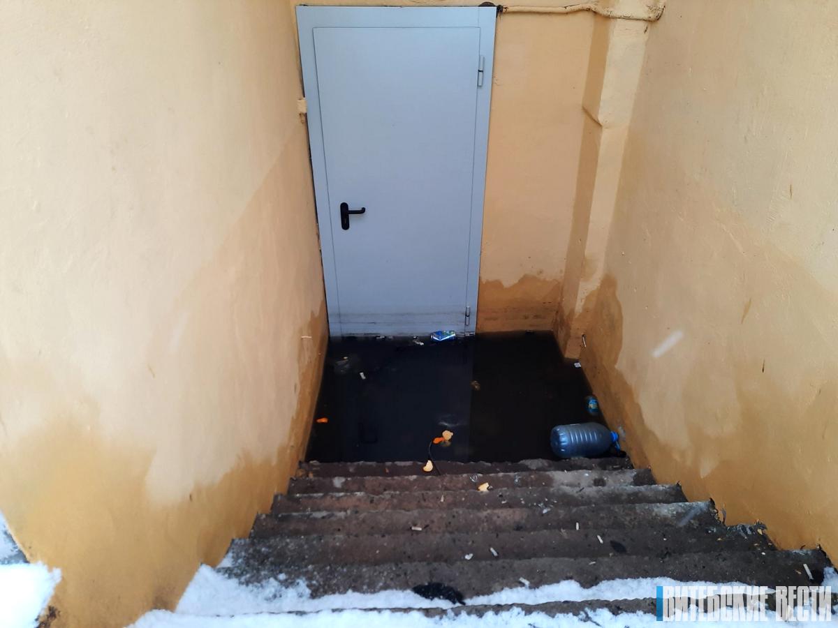 Вопрос на контроле: в доме по проспекту Людникова в Витебске спустя полгода после капремонта залило подвал