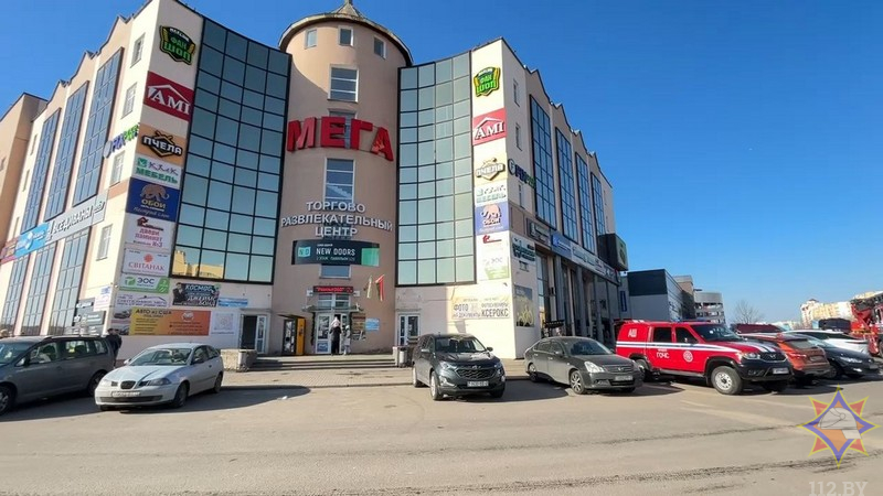 Спасатели выезжали по сообщению о задымлении в ТЦ «Мега» в Витебске