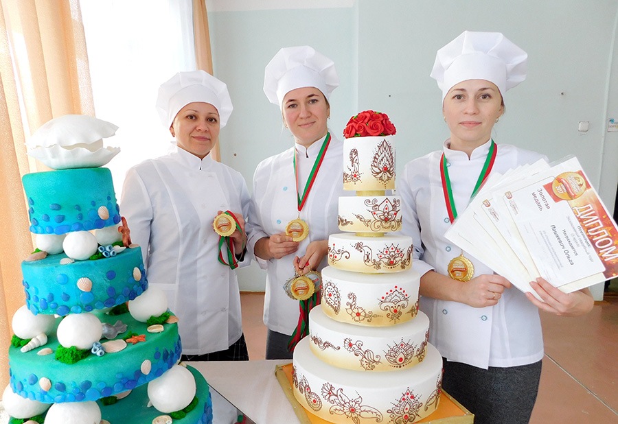 Полоцкие кулинары завоевали 7 медалей Международного чемпионата кондитерского искусства 