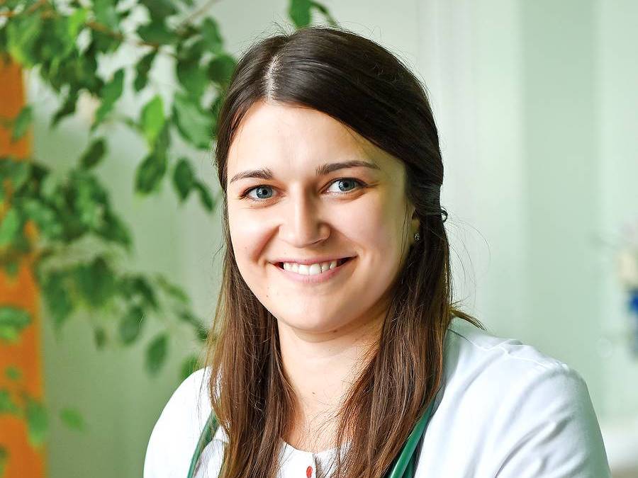 «Вызвали на кашель, а оказалась кома». Молодой врач Юлия Бобрик рассказала о сельских буднях на Толочинщине