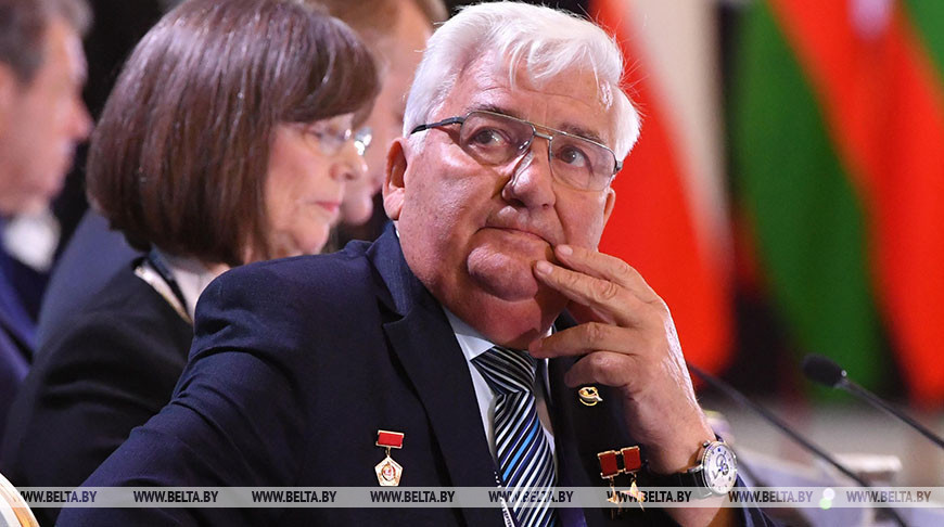 Президент Беларуси поздравил летчика-космонавта дважды Героя Советского Союза Петра Климука с 80-летием