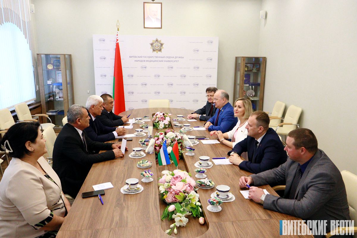 Лучшие практики защиты прав и охраны труда обсудили в ВГМУ представители отраслевых профсоюзов работников Витебской и Бухарской областей