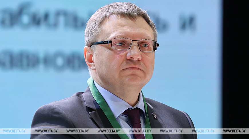 Переориентация экспорта и налаживание взаиморасчетов: Минэкономики об адаптации к новым вызовам