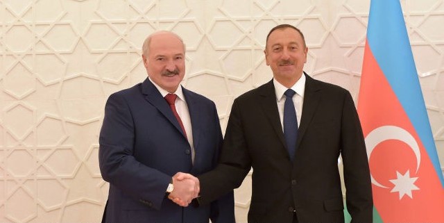 Белорусский лидер поздравил Алиева с победой на президентских  выборах в Азербайджане