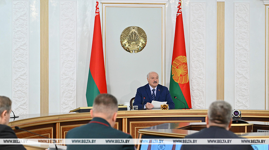 Лукашенко задал планку для уборочной: со следующей недели - не меньше 6% в день