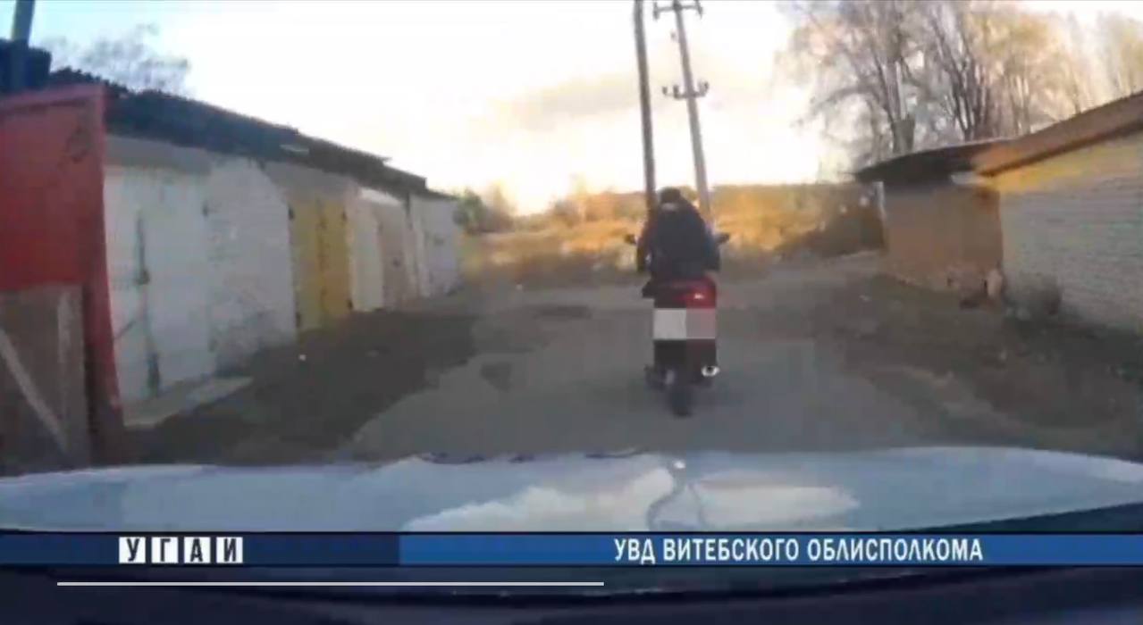 В Витебском районе пьяный водитель с ребенком на мопеде пытался скрыться от ГАИ