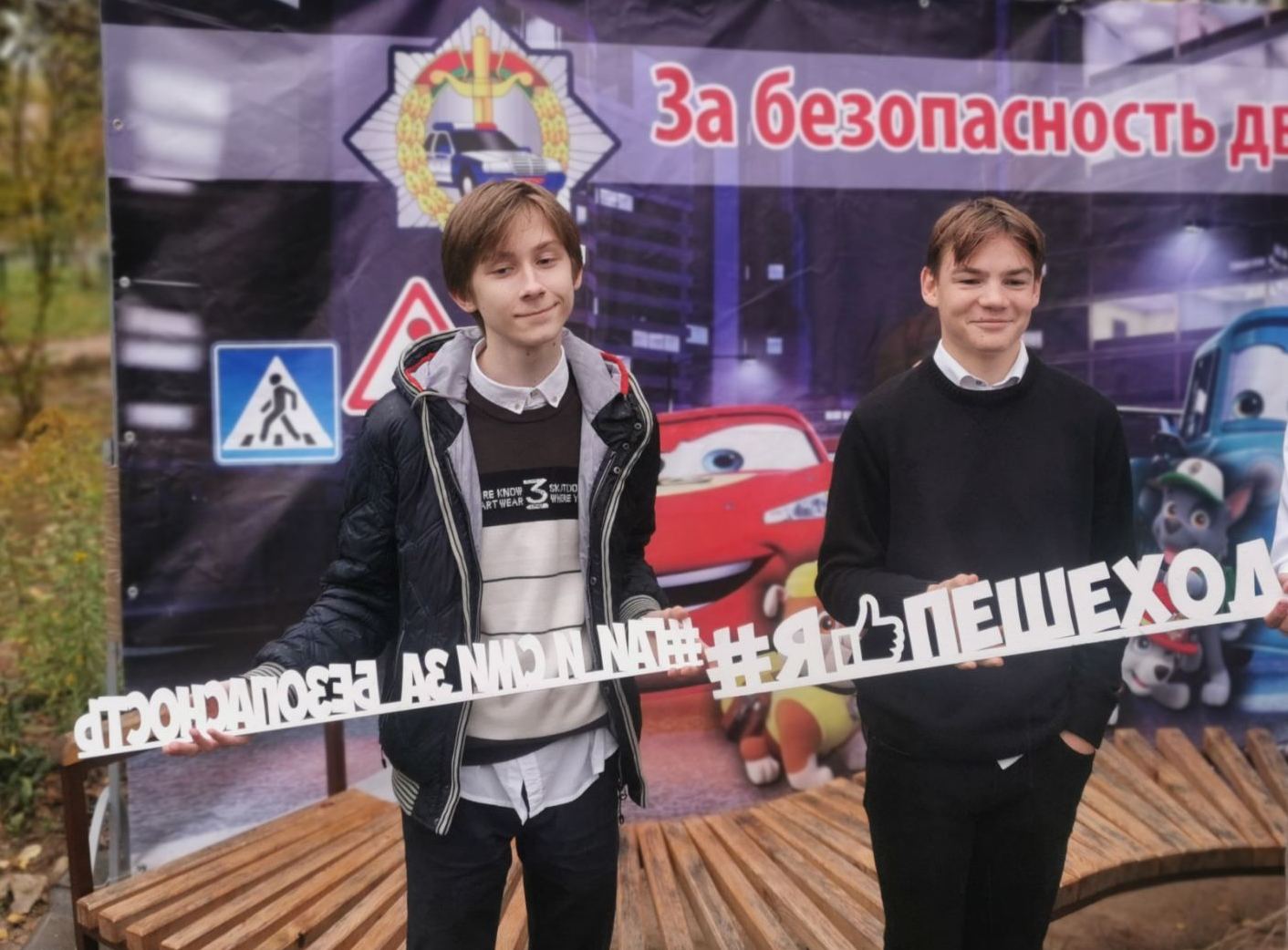 Госавтоинспекторы Витебской области поздравили женщин с Днем матери