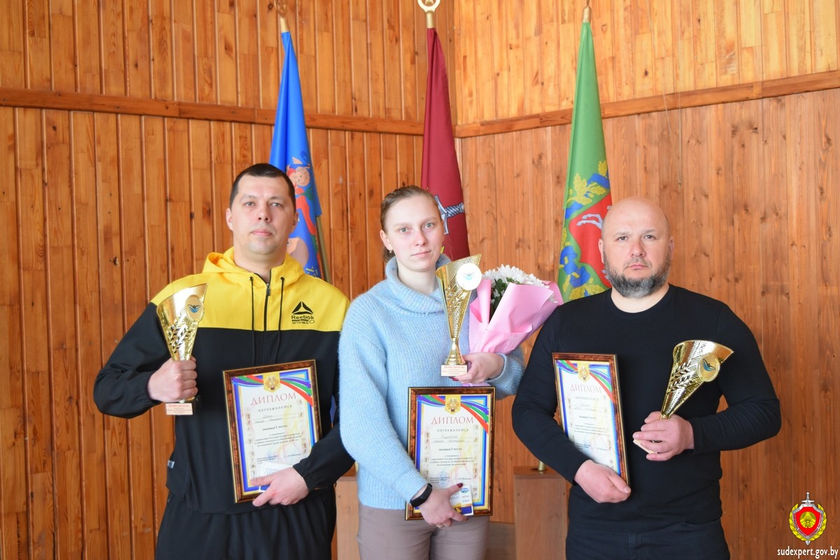 Судебные эксперты приняли участие в чемпионате по плаванию, приуроченном ко Дню Конституции, в Витебске
