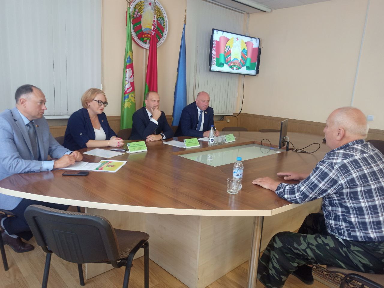 Министр экономики Республики Беларусь Юрий Чеботарь посетил предприятия Лиозненского района