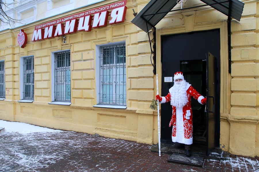 Потерянные в толпе малыши, «горячий цех» и пьяные африканцы. С чем витебчане обращается в милицию в новогоднюю ночь