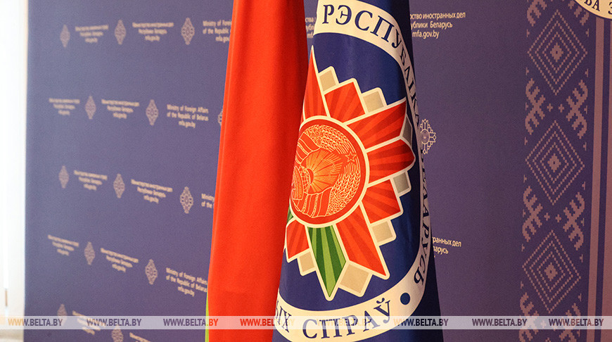 МИД назвал фейком информацию о создаваемых Беларусью препятствиях для выезда украинцев