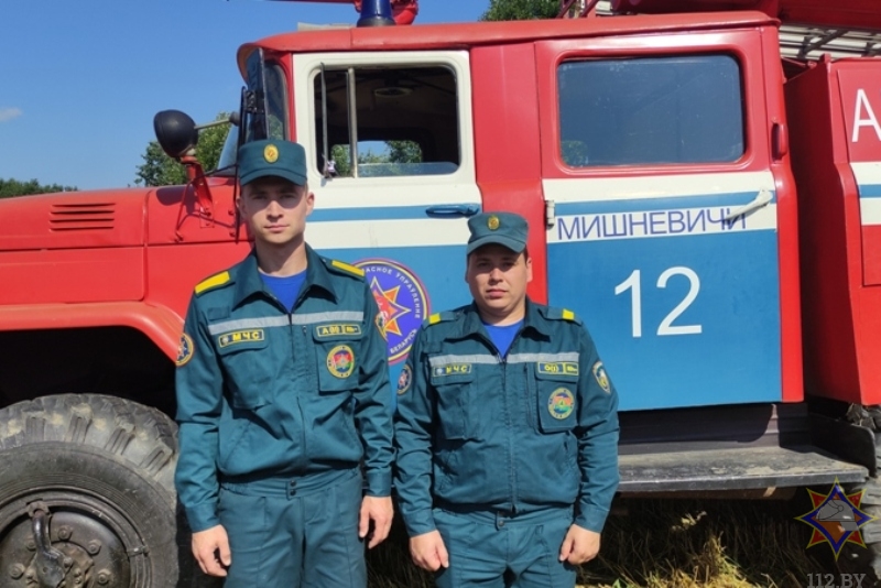 Как Шумилинские спасатели помогают во время уборочной кампании