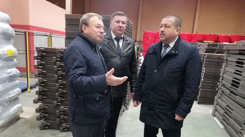 Стан дарог, рамонт жылля і добраўпарадкаванне: з якімі пытаннямі жыхары Верхнядзвіншчыны прыйшлі на прыём да Анатоля Ліневіча?
