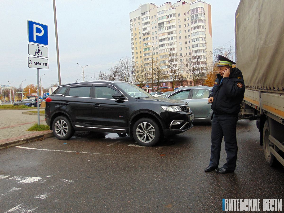 В Витебске работники ГАИ УВД облисполкома провели рейд по выявлению и пресечению фактов нарушений правил парковки на местах, предназначенных для инвалидов