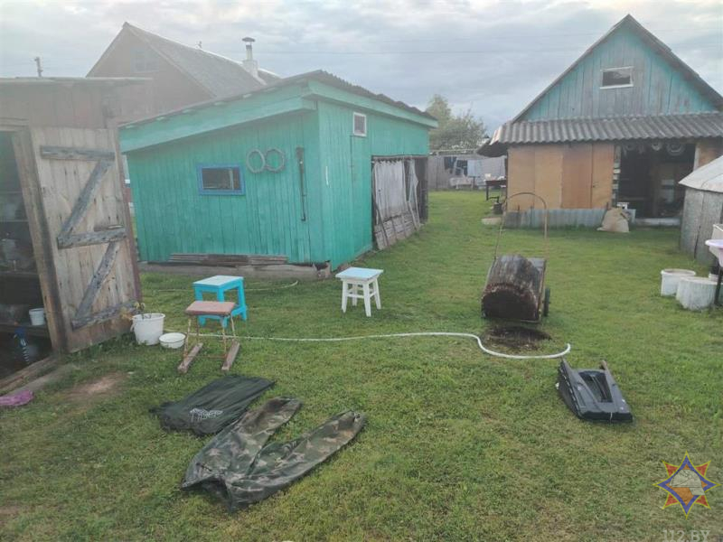 В Новополоцке мужчина, пытаясь сжечь пень, получил ожоги