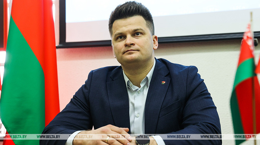 Лукьянов: мы должны твердой рукой держать госфлаг и передавать его будущим поколениям