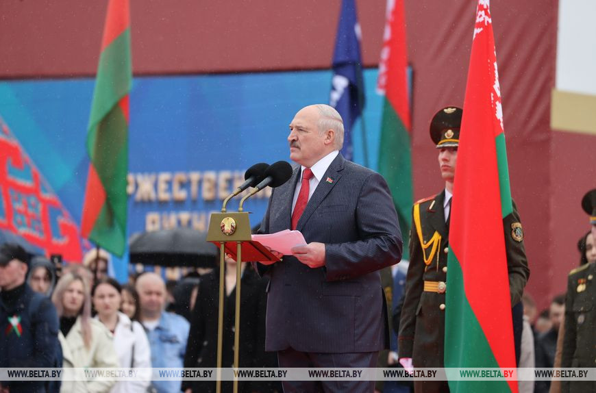 Александр Лукашенко: государственные герб и флаг олицетворяют суверенитет и национальное единство Беларуси