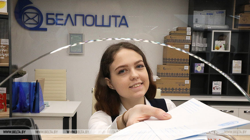 "Белпочта" ко Дню семьи доставит открытки бесплатно