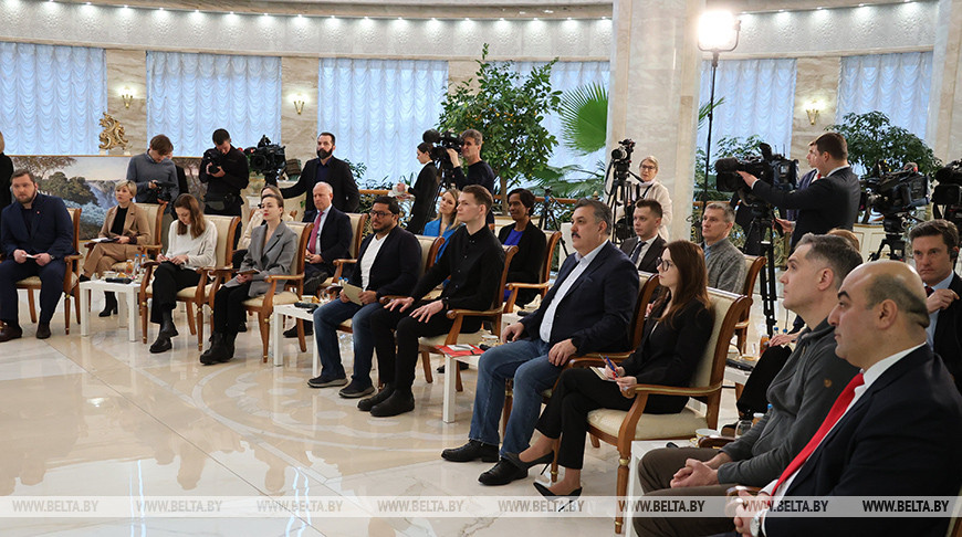 Александр Лукашенко ответит на вопросы зарубежных и белорусских СМИ, но "Большой разговор" еще впереди