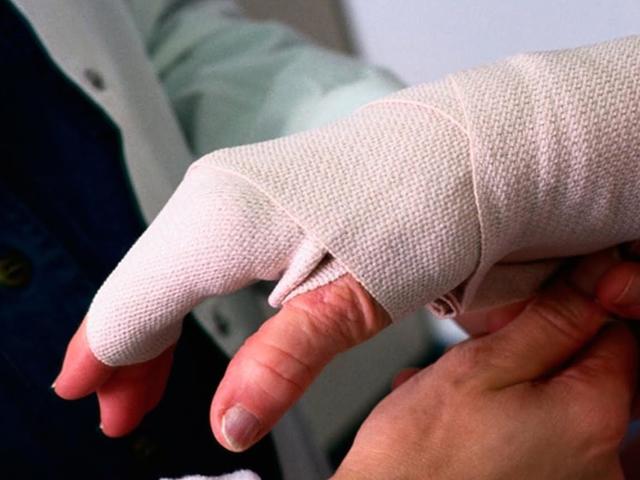 У жительницы Верхнедвинского района во время изготовления кишечной оболочки в станке застряла рука