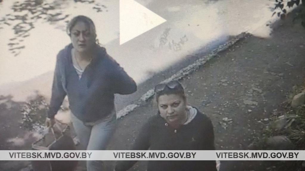 В Витебске «продавцы» пледов сняли ювелирку с 87-летней пенсионерки