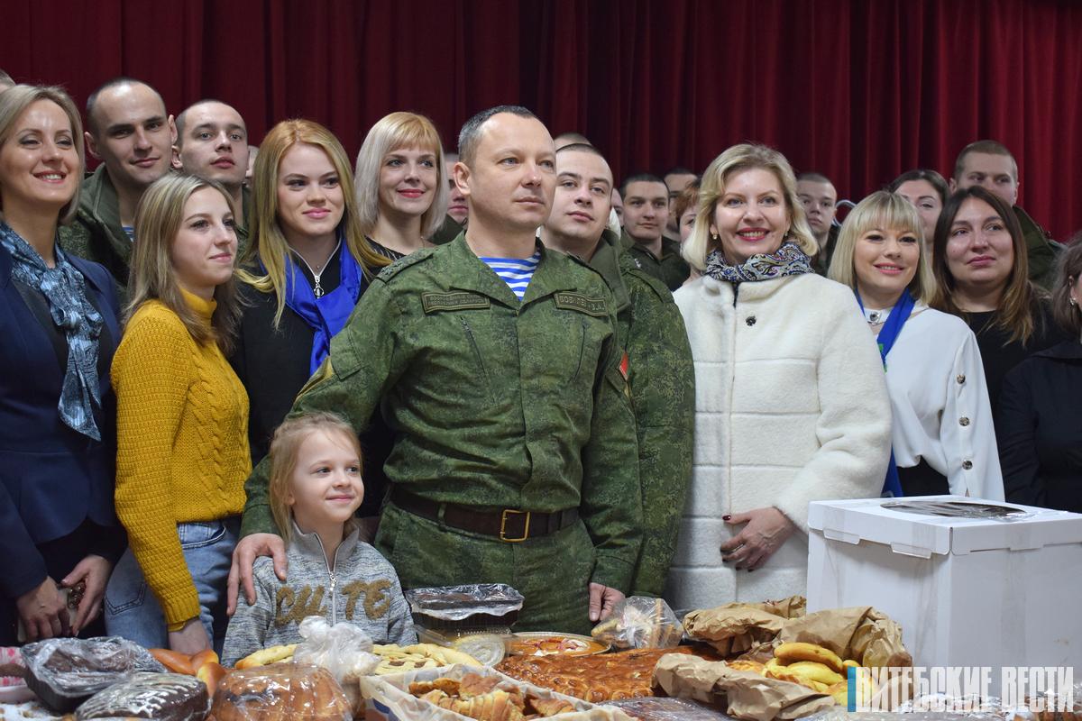 В Витебске в рамках акции «Мамины пироги» Белорусский союз женщин побывал в 103-й отдельной гвардейской воздушно-десантной бригаде 