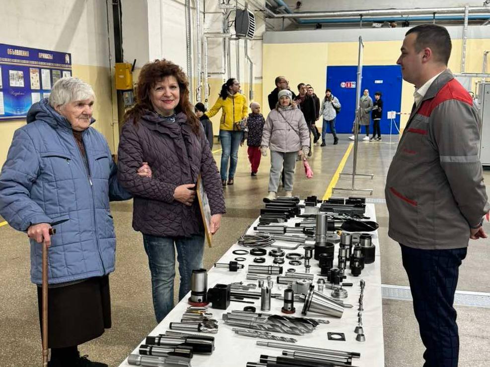 Фотофакт: в Орше прошел День открытых дверей, приуроченный к 50-летию со дня основания Оршанского инструментального завода