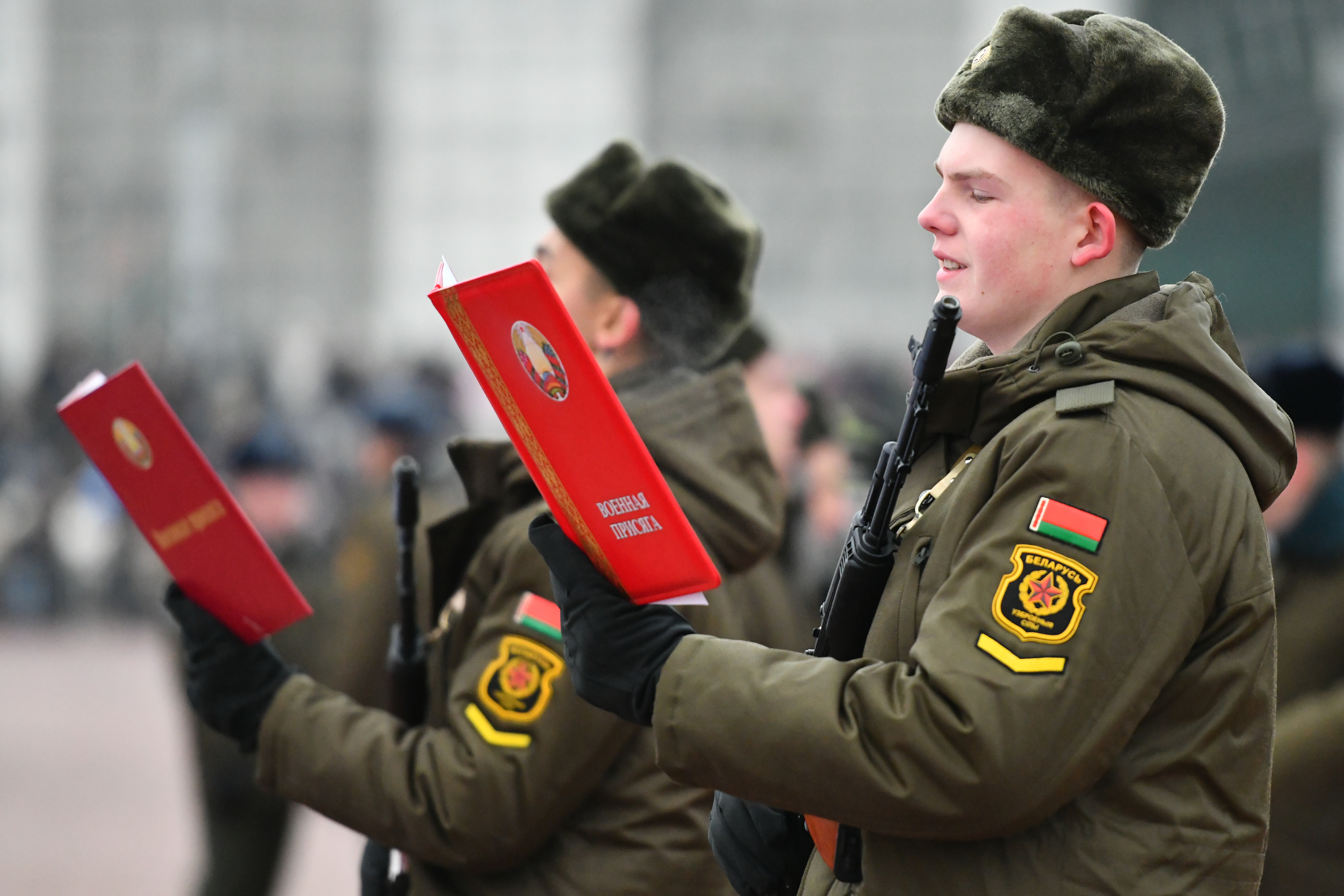 Более 700 новобранцев 103-й Витебской отдельной гвардейской воздушно-десантной бригады приняли клятву на верность Родине