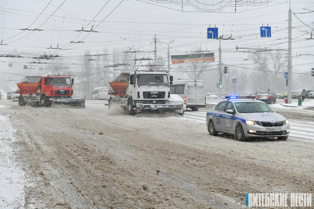 Как в Витебске борются со снежными заносами?
