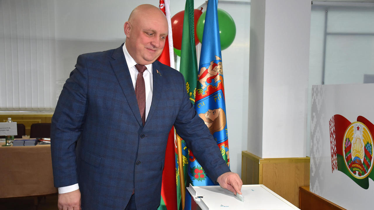 Дмитрий Демидов досрочно проголосовал на выборах Президента Республики Беларусь